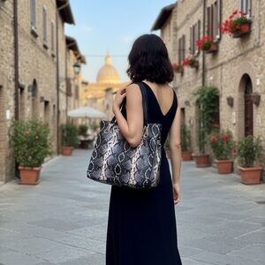 Vince Camuto EMELY Large Snakeskin Embossed Leather Tote Bag, EUC 🥳